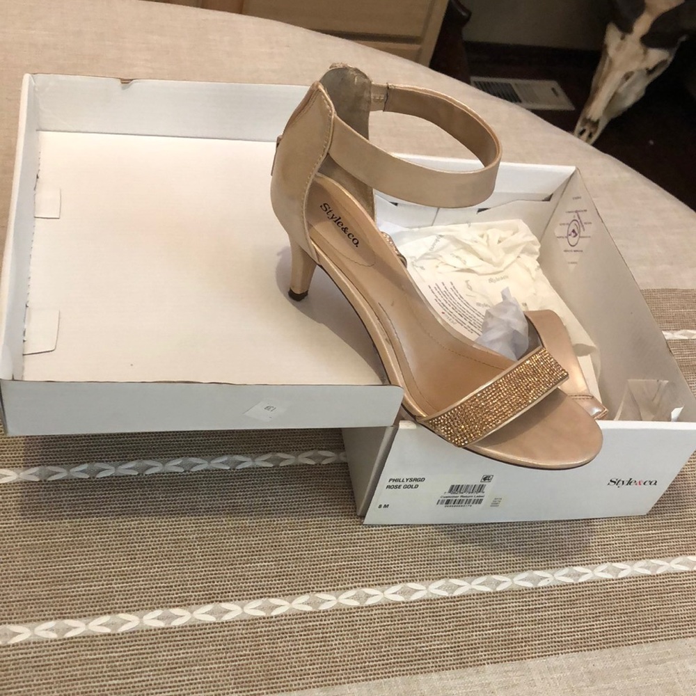Style & Company women’s size 8. Only wore 1 time. Color is Rose Gold.